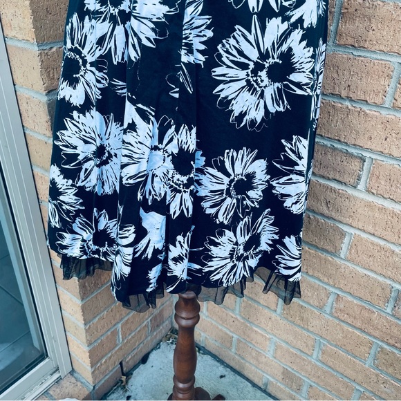 HOT OPTIONS by Target Black White Floral Dress Size 8 Casual Party Event - Picture 3 of 7